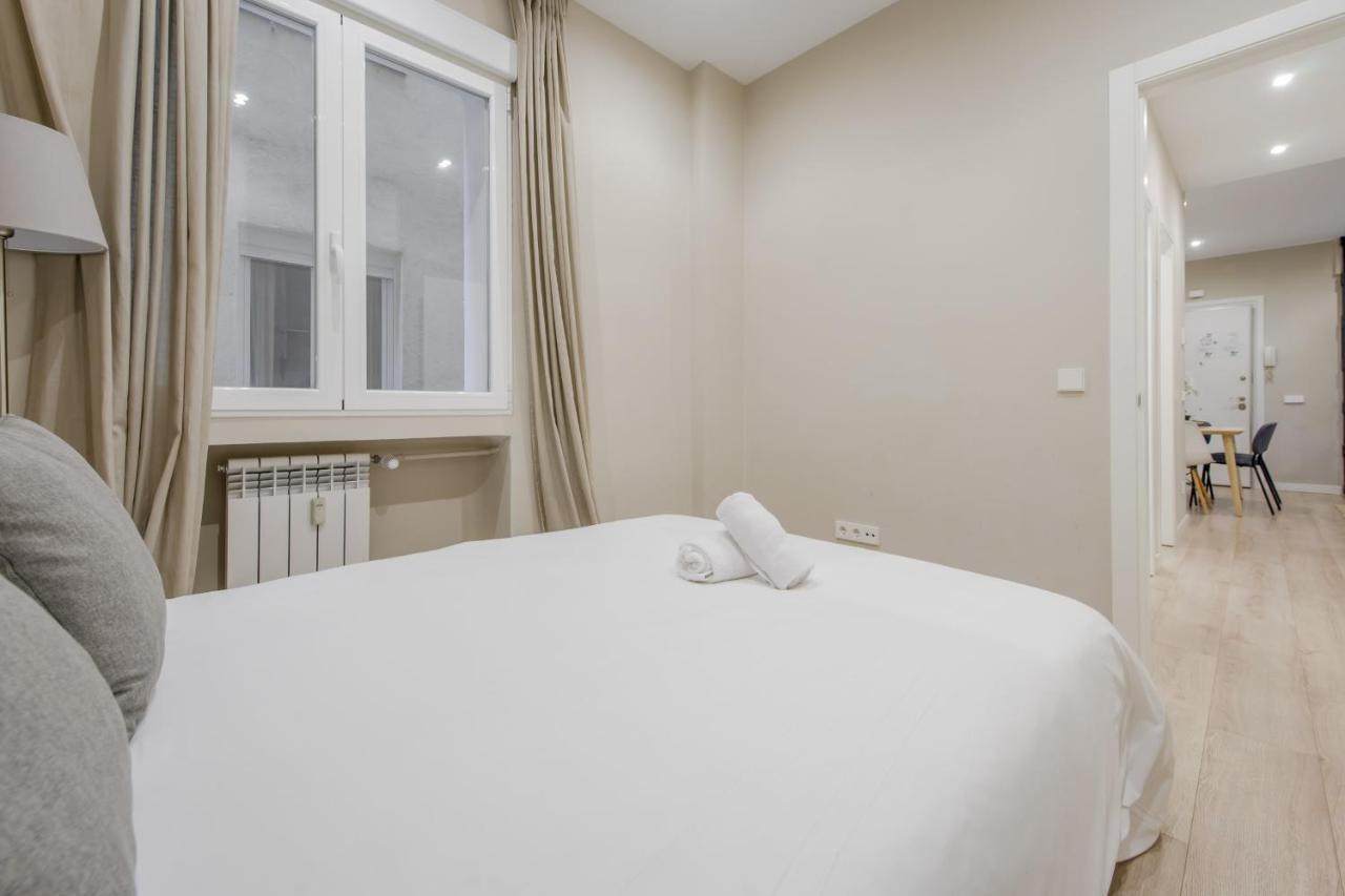 Acogedor Apt 3 Habitaciones Y Terraza En El Centro Madrid Bagian luar foto